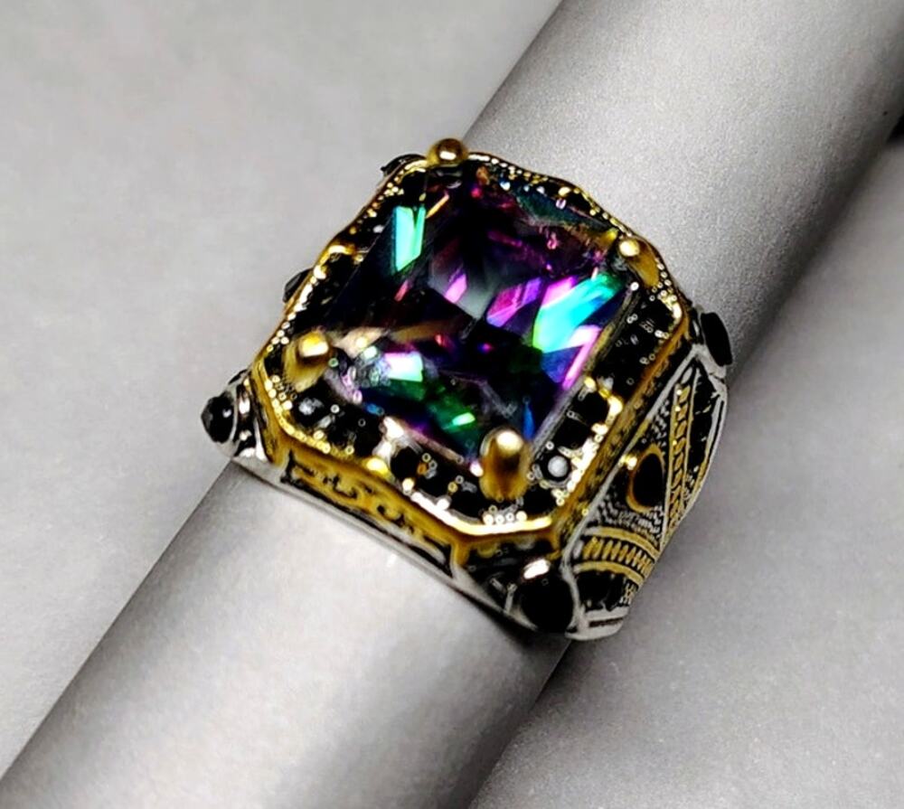 BRILLIANT COSTUME RING - RETRO SIGNET WITH SYNTHETIC ZIRCON INLAY -  SIZE 7